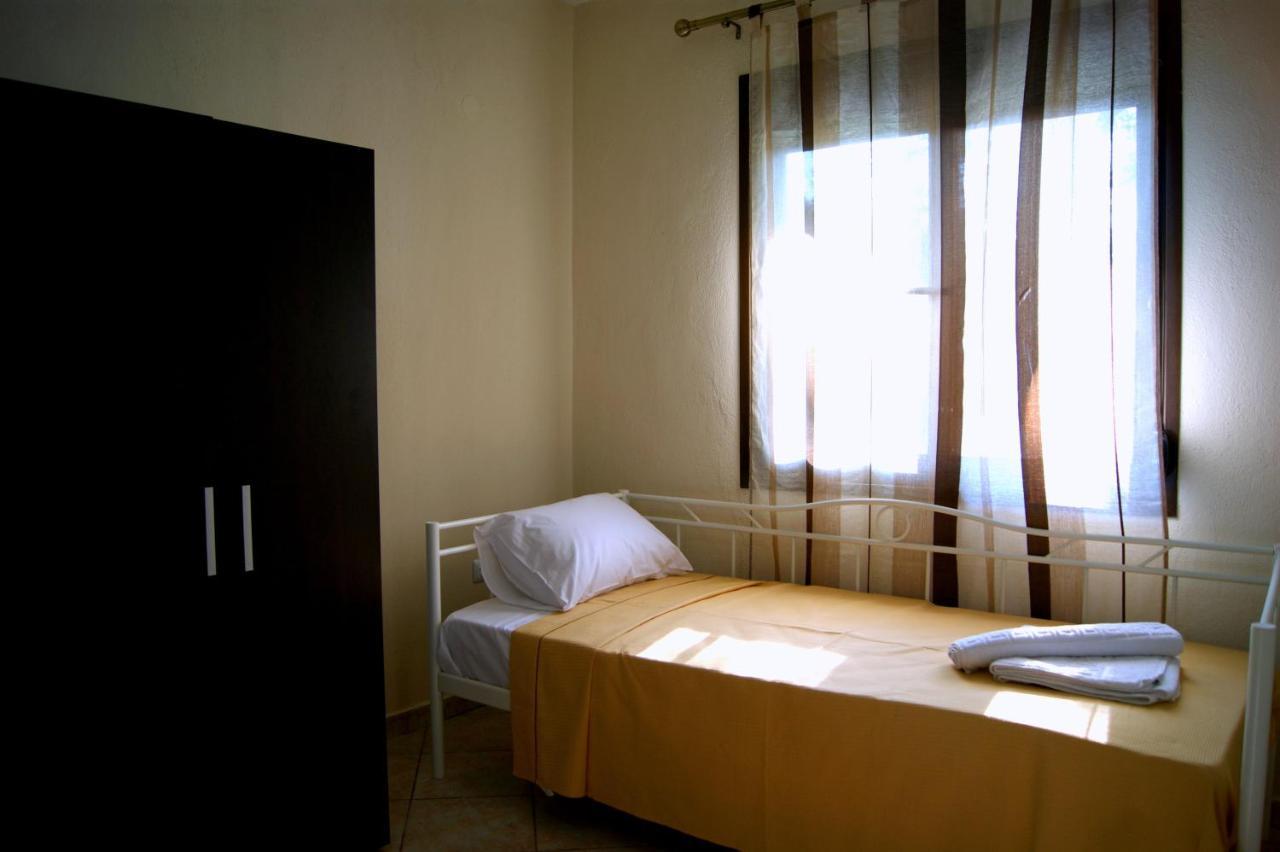 Simplicity At Iris Accommodation Psakoudia Phòng bức ảnh